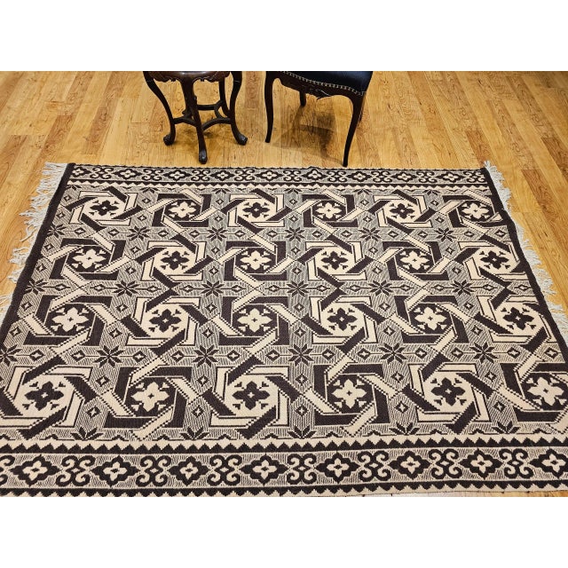 American Vintage American Southwestern Rug, Handwoven Wool, Geometric Pattern, Tan & Brown, 5’ X 7’ For Sale - Image 3 of 12