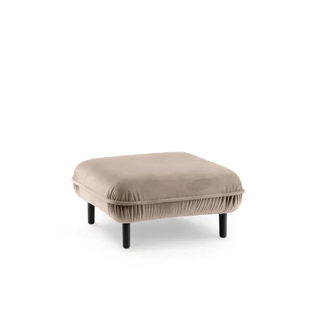 Bean modular sofa combines simple design with functionality. Due to its rounded corners, it is easy to join the segments...