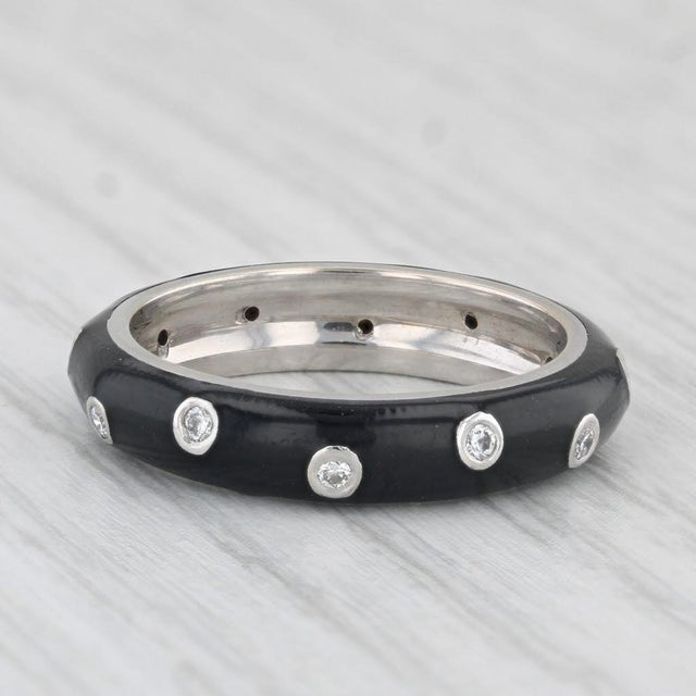 2020s Hidalgo 0.18ctw Diamond Black Enamel Ring 18k White Gold Stackable Ring Size 6.5 For Sale - Image 5 of 8