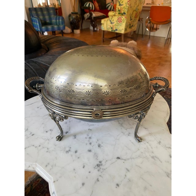 Wondering old English piece from the mid 1800’s. This large size is hard to come by. Use it for serving just for display...