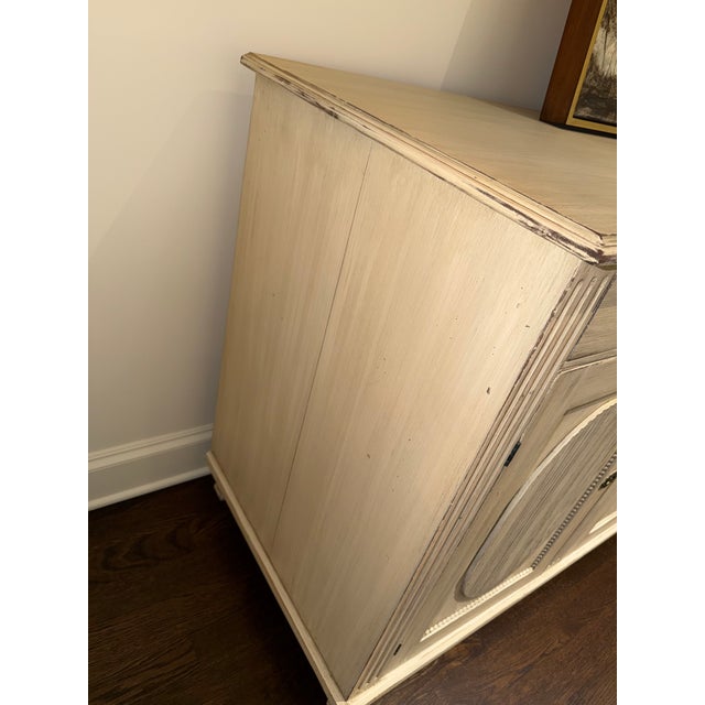 Gustavian (Swedish) 1910s Long Gustavian Style Painted Sideboard/Buffet With Molded Top, For Sale - Image 3 of 4