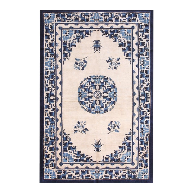 1880s Ivory Medallion Antique Chinese Ningxia Rug 5' 4" X 8' 3" Handknotted Wool Carpet For Sale