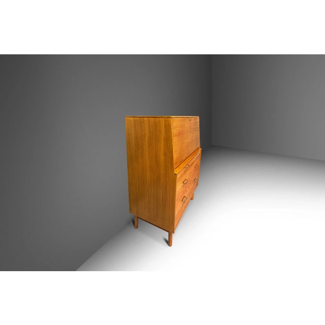 Mid-Century Modern Mid-Century Modern Secretary Desk / Gentlemen's Dresser / Chest of Drawers by Raymond Loewy for Mengel, Usa, C. 1960s For Sale - Image 3 of 12