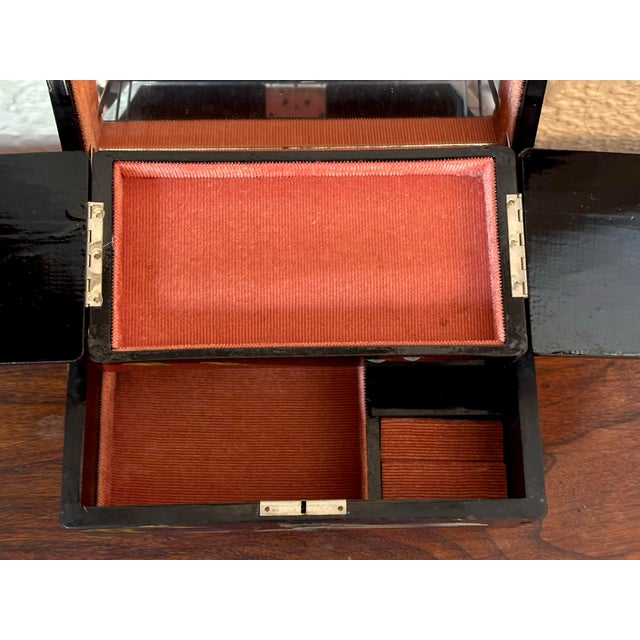 1970s Vintage Chinese Lacquered Jewelry Box With Mother of Pearl For Sale - Image 9 of 12