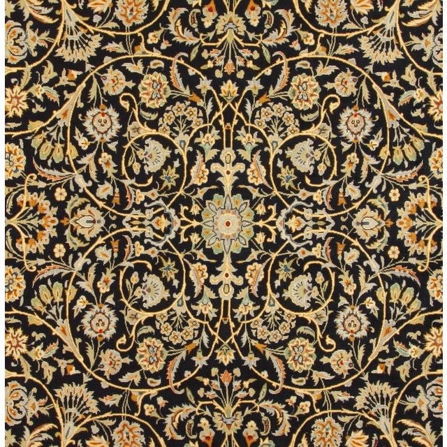 Middle Eastern Rug in Wool For Sale - Image 6 of 9