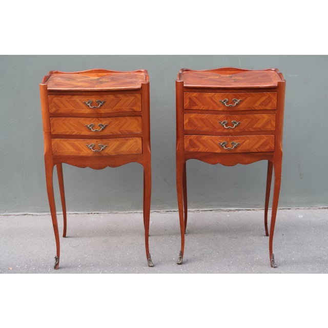 Brown 1960s Pair of French Louis XV Style Rosewood Side Tables Nightstands For Sale - Image 8 of 17