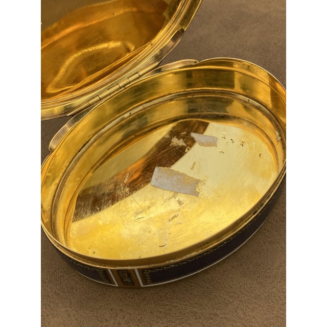 Oval Snuffbox in Gold and Enamel with Miniature of Marie Antoinette, 1800s For Sale - Image 14 of 18