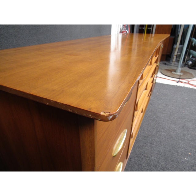 Wood 1970s Vintage Modern Walnut Credenza by Forward Furniture Unagusta For Sale - Image 7 of 12
