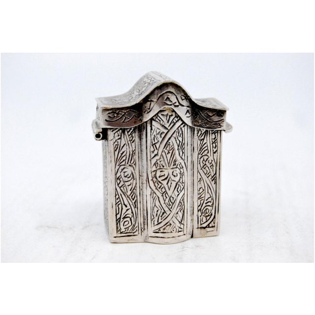 Metal Engraved Silver Snuff Box with Wavy Lid and Gold Interior For Sale - Image 7 of 7
