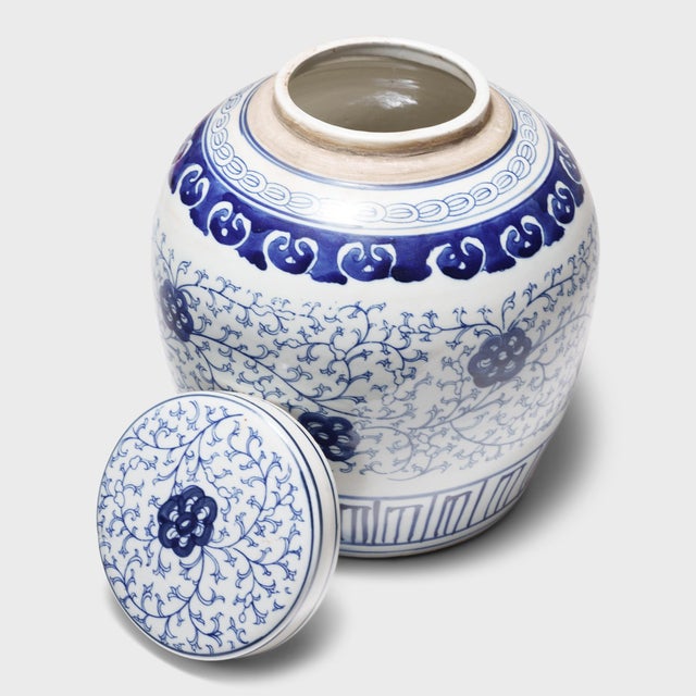 Chinoiserie Chinese Blue & White Trailing Vines Jar For Sale - Image 3 of 3
