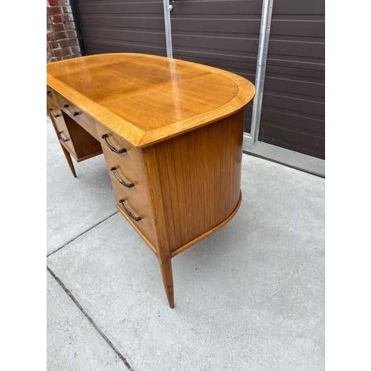 Mid-Century Modern Tomlinson Sophisticate Desk, Light Walnut, Mid-Century Modern, 1962 For Sale - Image 3 of 9