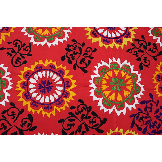1920s Vintage Hand Embroidered Suzani Wall Hanging, 1920s For Sale - Image 5 of 18