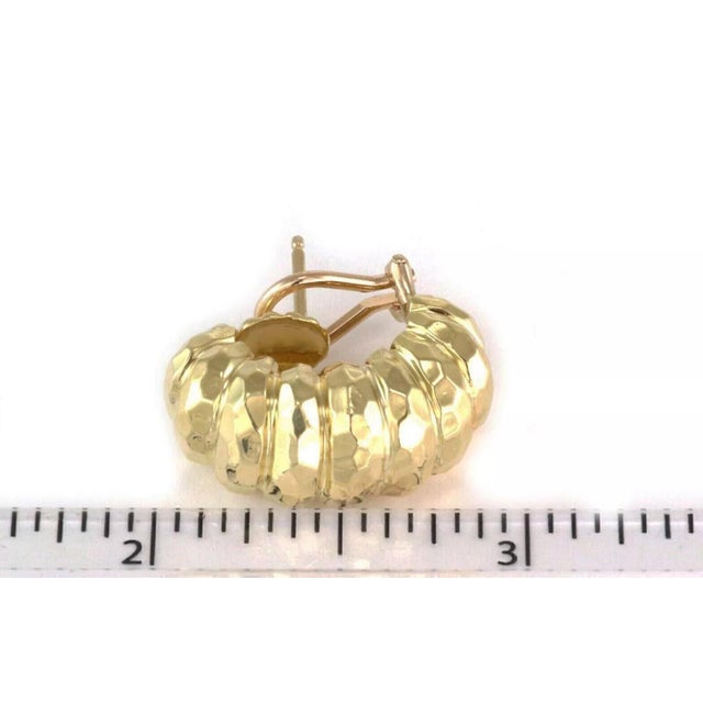 Late 20th Century Henry Dunay 18k Gold Hammered Shrimp Style Post Clip Huggie Earrings, 2 Pieces For Sale - Image 5 of 6
