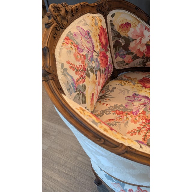 Ivory Louis XV Style Antique French Begere Featuring Vintage Floral Twill Upholstery Fabric For Sale - Image 8 of 12