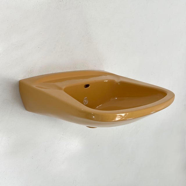 Condition - Good Comments - Light wear consistent with age and use. *The first picture is staged. Faucet / Siphon / Tiles...