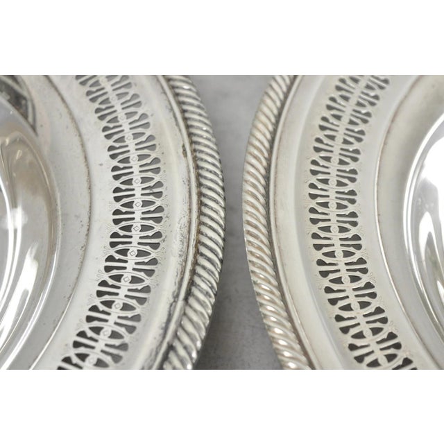 Vintage Wm Rogers 835 Silver Plated Round Collection Plate Serving Dish - A Pair For Sale - Image 11 of 13