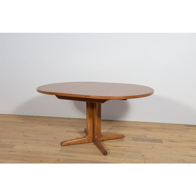 Brown Mid-Century Round Teak Extendable Dining Table, United Kingdom, 1950s For Sale - Image 8 of 17