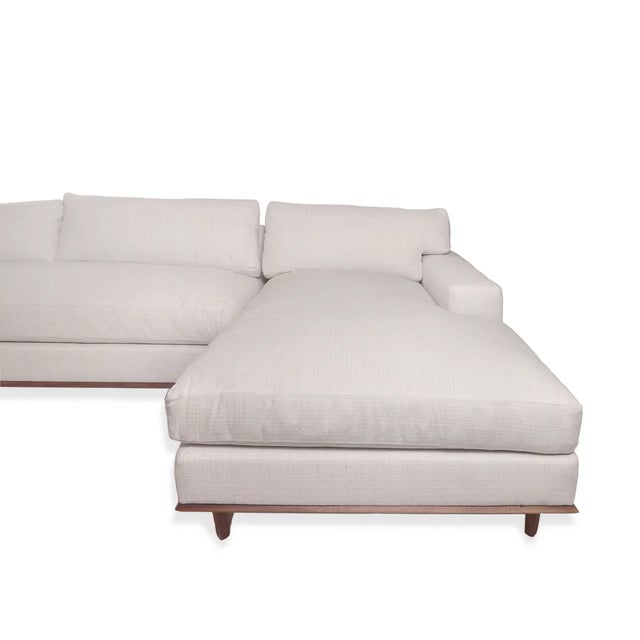 The Bright Chair Sectional Sofa, offered here in mint condition, combines tailored craftsmanship with a modern, inviting...