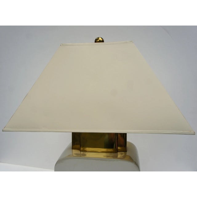 E.F. Chapman 1980s Chapman Ceramic and Brass Hollywood Regency Chinoiserie Pagoda Table Lamp For Sale - Image 4 of 13