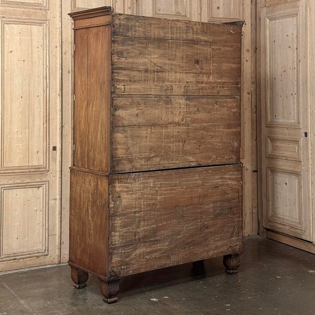 19th Century English Figured Walnut Linen Press ~ Wardrobe For Sale - Image 18 of 18