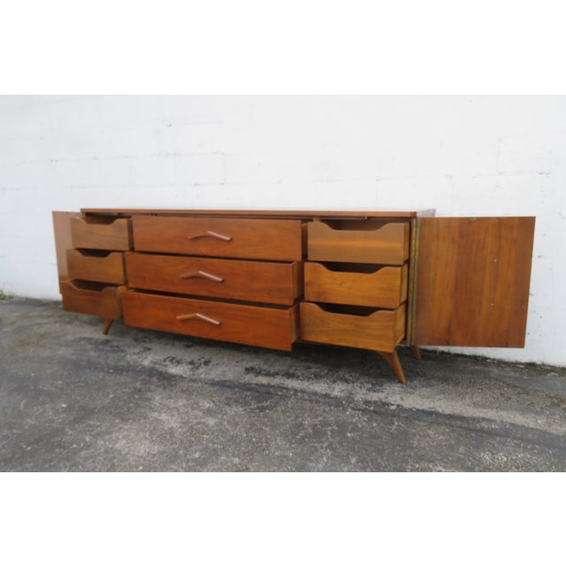 Young Manufacturing Mid 20th Century Curved Boomerang Dresser Sideboard 6171 For Sale - Image 9 of 18