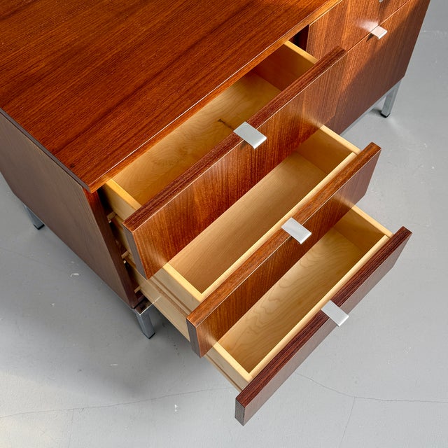 Sideboard by Florence Knoll Bassett for Knoll International, 1980s For Sale - Image 6 of 10