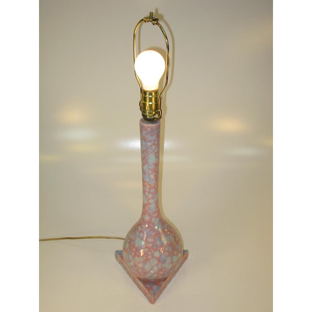 1970s 1970s Mid Century Modern Table Lamp Triangle Ball Pink Blue Glaze Ceramic For Sale - Image 5 of 7