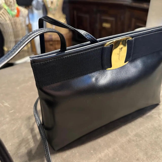 1990s A 1990s Black Leather and Brass Shoulder Bag by Salvatore Ferragamo For Sale - Image 5 of 10