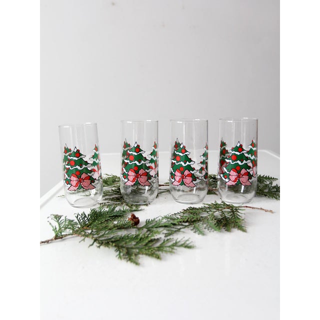 Celebrate the holidays with these vintage Luminarc glasses featuring festive Christmas tree designs. Perfect for serving...