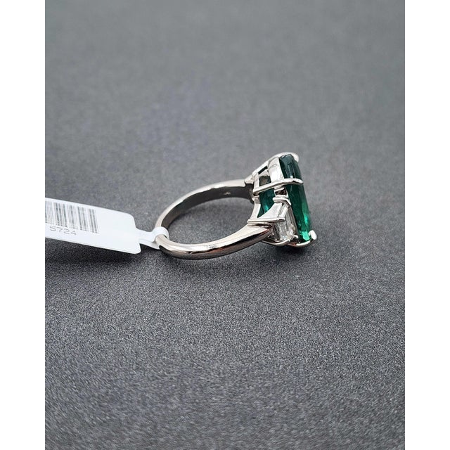 Green 9.07 Ct Gia Certified Natural Zambian Emerald & Diamond Ring, Size 7 For Sale - Image 8 of 9