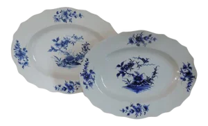 Graduated 18th Century Tournai Continental Porcelain Platters Decorated in Blue and White in the Chinese Taste - a Pair