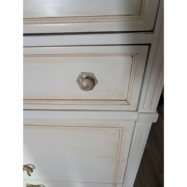 1960s American of Martinsville French Provincial Tallboy Chest For Sale - Image 4 of 10