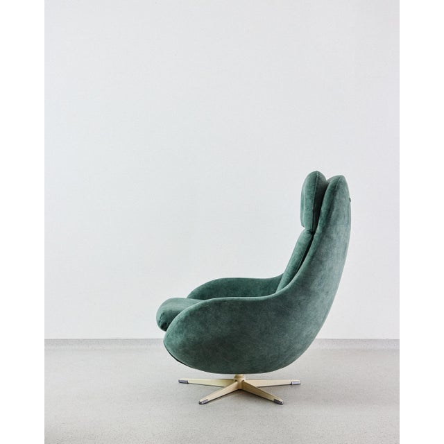Mid-Century Modern Vintage Swivel Lounge Chair with Green Velvet Upholstery from Up Závody, 1950s For Sale - Image 3 of 7