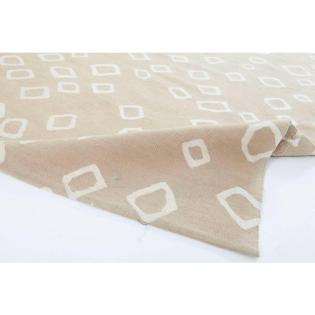 Contemporary Beige and White Flat-Weave Wool Rug by Doris Leslie Blau For Sale - Image 4 of 5