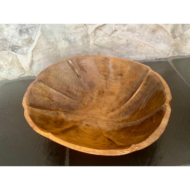 Wood Large 16" Mid 20th Century Hand-Carved Figured Wood Scalloped Centerpiece Bowl For Sale - Image 7 of 9