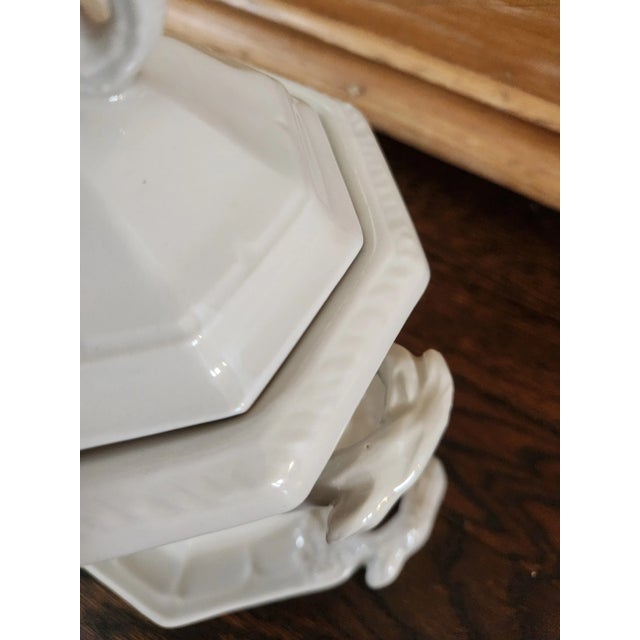 Circa 1960s Red Cliff China Ironstone Soup or Gravy Tureen With Underplate For Sale - Image 9 of 12