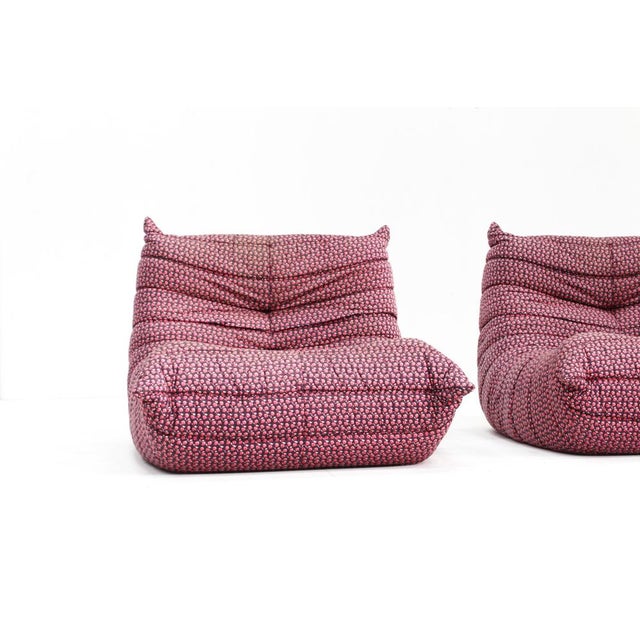 Mid-Century Modern Vintage Togo Chairs by Michel Ducaroy for Ligne Roset, 1974, Set of 2 For Sale - Image 3 of 8