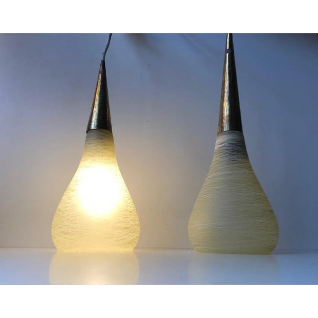 1970s Vintage Italian Threaded Glass & Brass Pendant Lights, 1970s, Set of 2 For Sale - Image 5 of 9