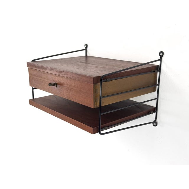Original String shelving system, the classic from Sweden. Consisting of two black ladders (28 cm deep, 26 cm high), a...