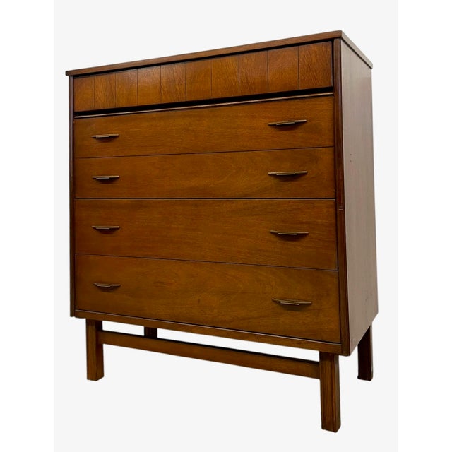 Bassett Furniture 1970s Mid Century Modern Bassett Furniture 4 Drawer Dresser With Dovetail Construction and Brass-Toned Pulls For Sale - Image 4 of 10