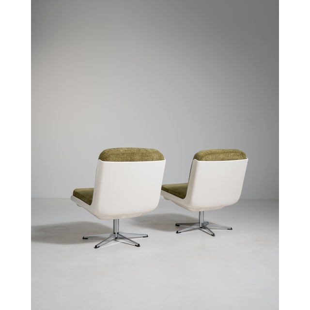 1970s Pair of Variopur Space Age Upholstered Swivel Chairs, Antique, Germany, Circa 1970 For Sale - Image 5 of 14