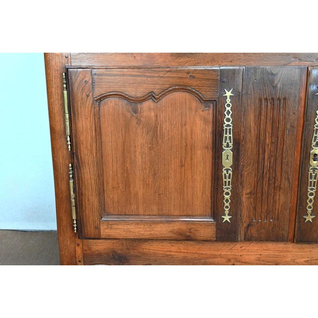 Louis XV Style Buffet in Light Oak, Mid-19th Century For Sale - Image 11 of 18