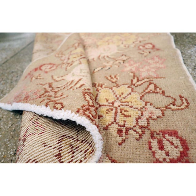 Galerie Shabab Collection Mid-20th Century Turkish Anatolian Throw Rug For Sale In New York - Image 6 of 6