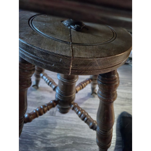 Antique Victorian-Style Piano Stool With an Adjustable Revolving Seat For Sale In Palm Springs - Image 6 of 6