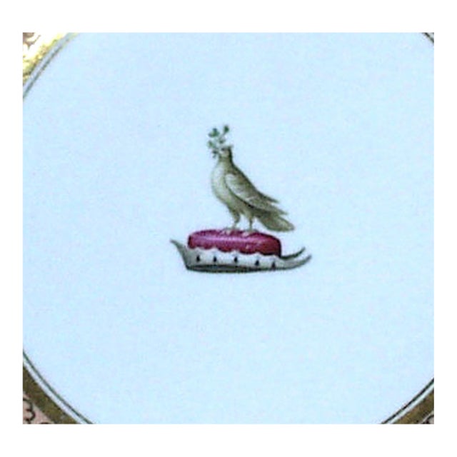 Flight, Barr & Barr Worcester Porcelain Armorial Plate, Crest of Pullar Circa 1830 For Sale