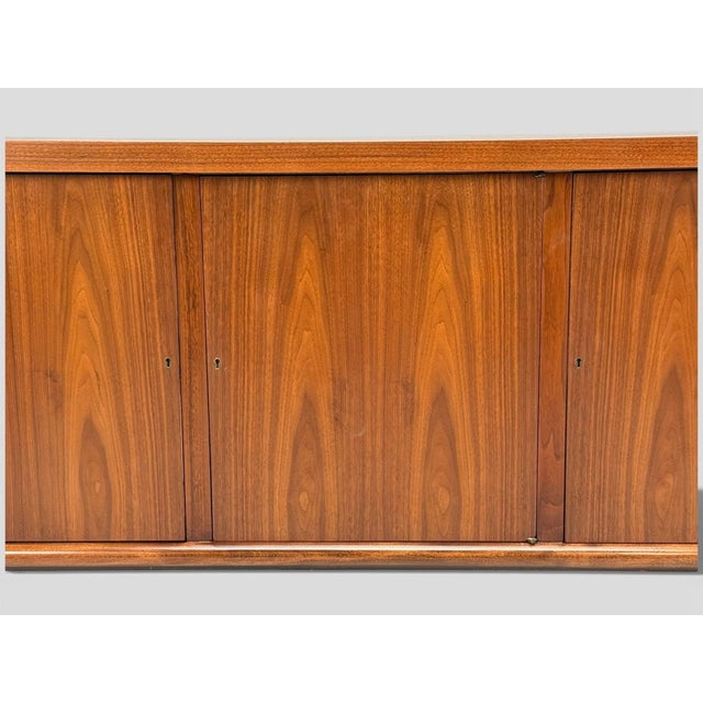 t.h. Robsjohn Gibbings, Sideboard, Walnut, Usa, 1960s For Sale - Image 10 of 14