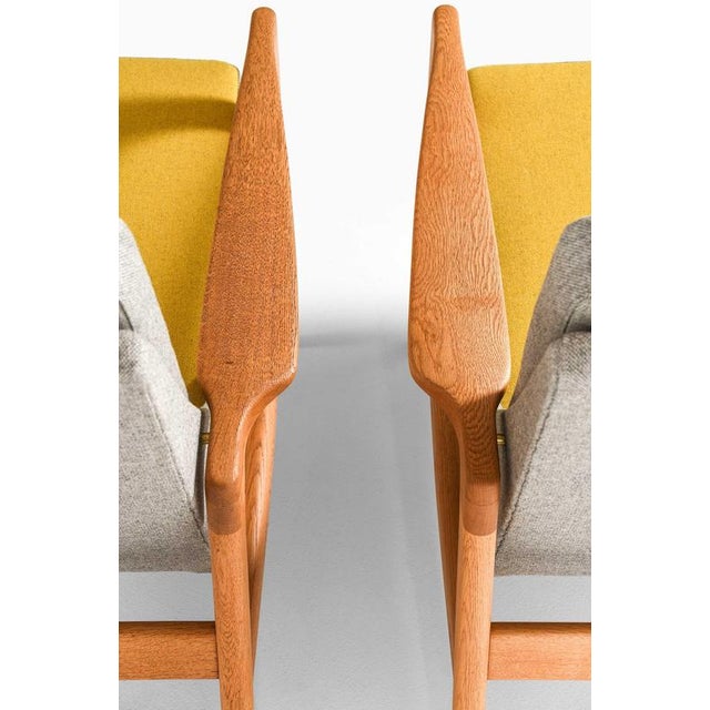 Easy Chairs in Brass, Oak and Wool by Ib Kofod-Larsen, 1950s, Set of 2 For Sale - Image 10 of 12
