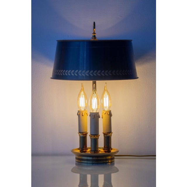 1960s French Empire Brass Three-Light Bouillotte Lamp with Gilt Laurel Tôle Shade For Sale - Image 5 of 18