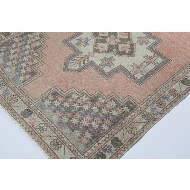 Vintage Tribal Turkish Rug in Soft Peach & Neutrals - Boho Turkish Medallion Rug With Graphic Borders -4' 3'' X 8' 5'' For Sale - Image 4 of 9