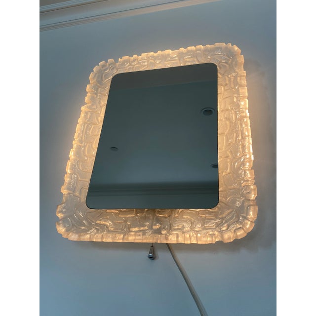 1960’s Illuminated Wall Mirror With Acrylic Frame. For Sale - Image 12 of 13